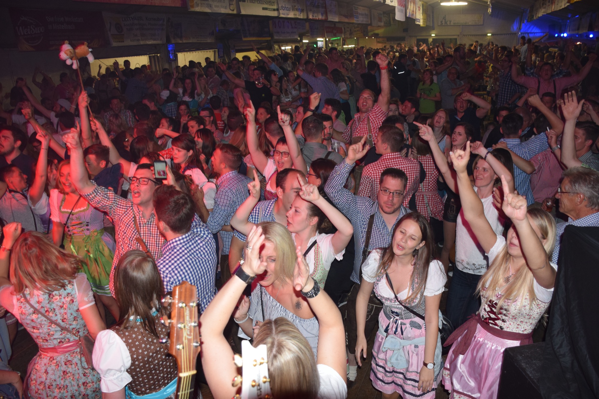 Die Donauprinzen live beim Zeltfest Ladendorf